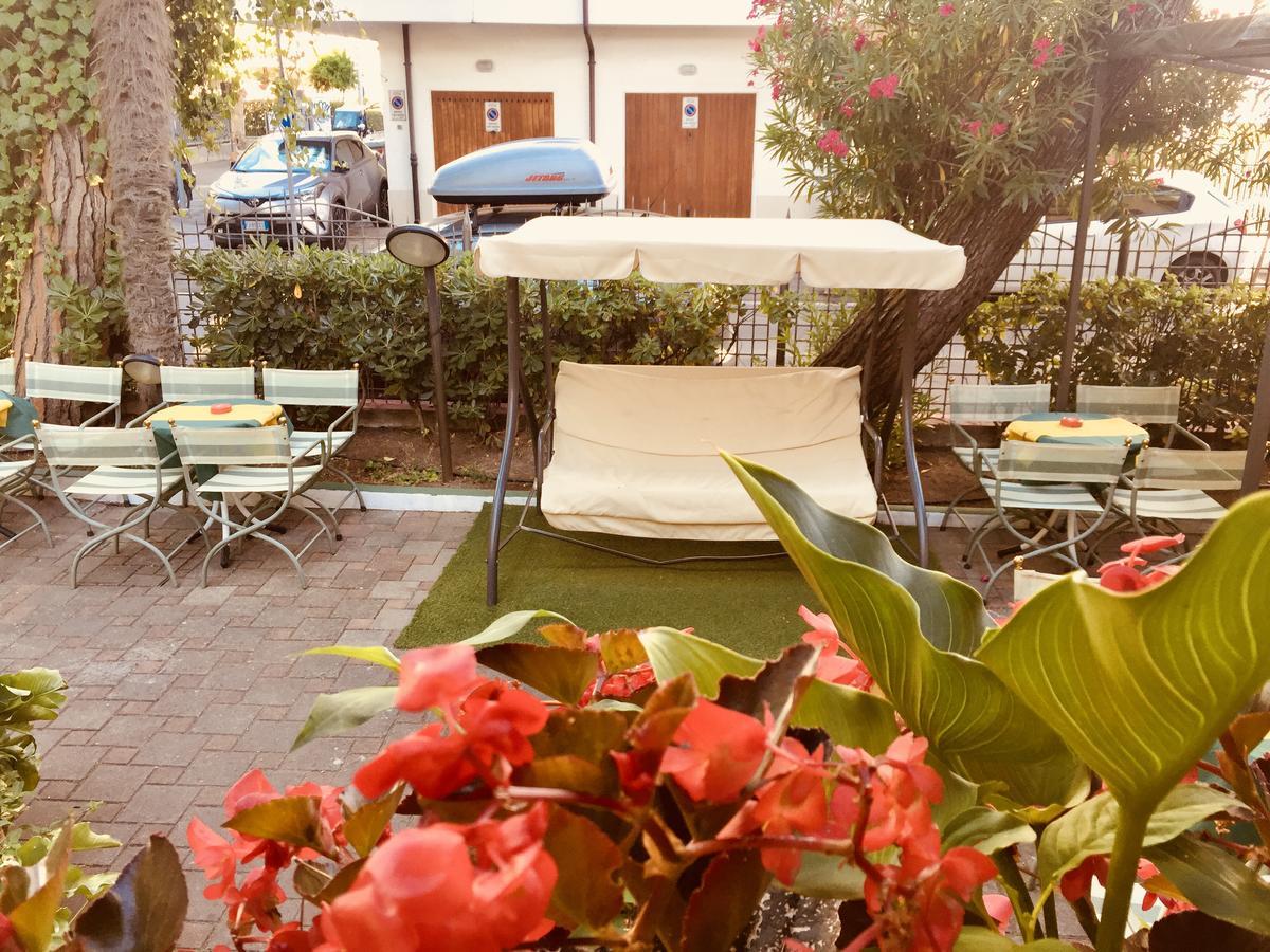 Hotel Montebello Riccione Exterior photo