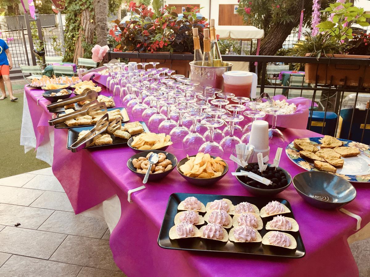 Hotel Montebello Riccione Exterior photo