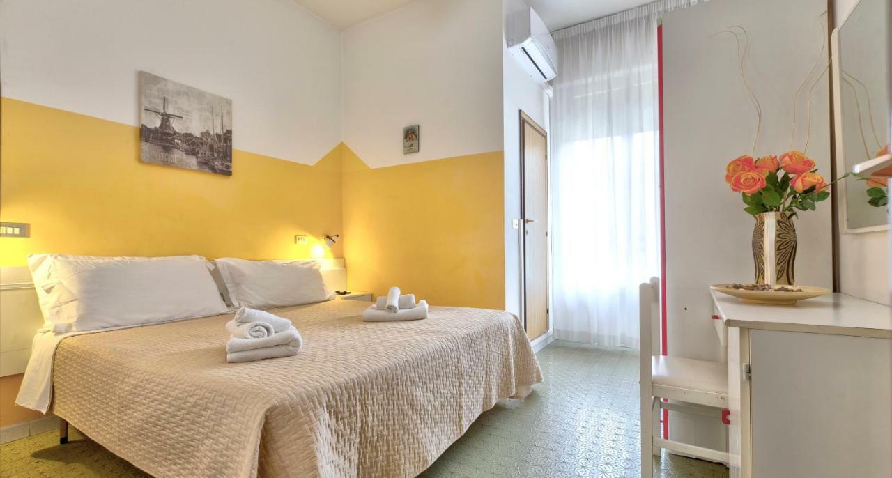Hotel Montebello Riccione Exterior photo